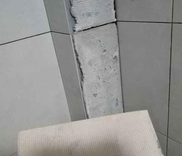 公安瓷砖空鼓维修公司分享下厨房瓷砖脱落的补救措施。
